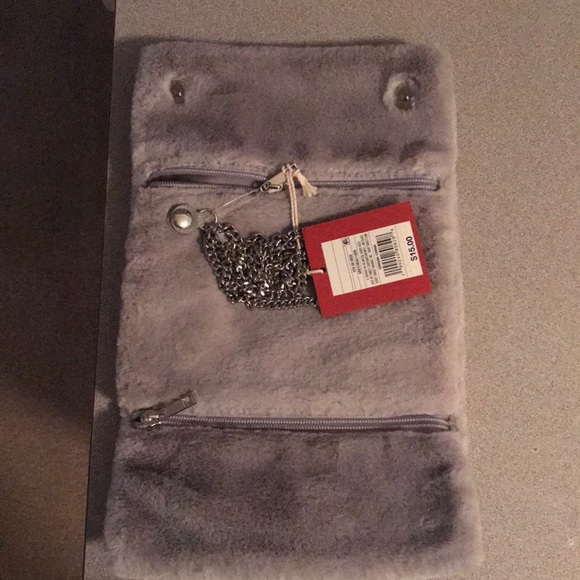 trendy NWT fuzzy grey faux fur envelope clutch🌲 - Picture 2 of 4